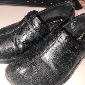 Clogs-Black-7W
